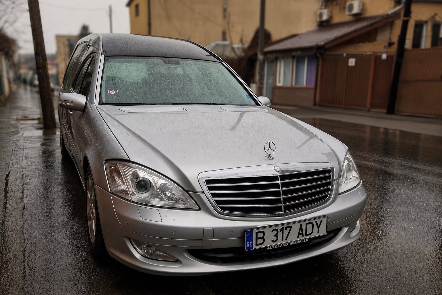 Autovehicul de transport funerar DumAdy în București